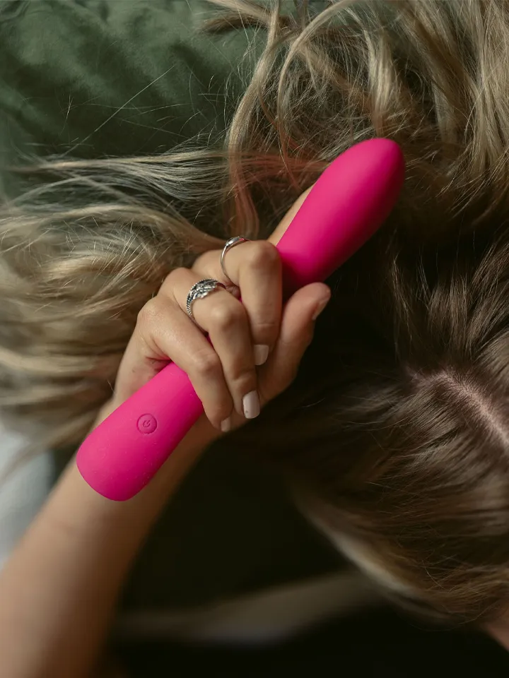 One-Hand Vibrating G-Spot Dildo 20 cm - G taško vibratorius 2 [full]