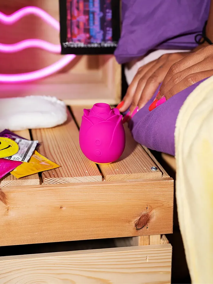 Romp Rose Pleasure Air Stimulator - Oro slėgio vibratorius 5 [full]